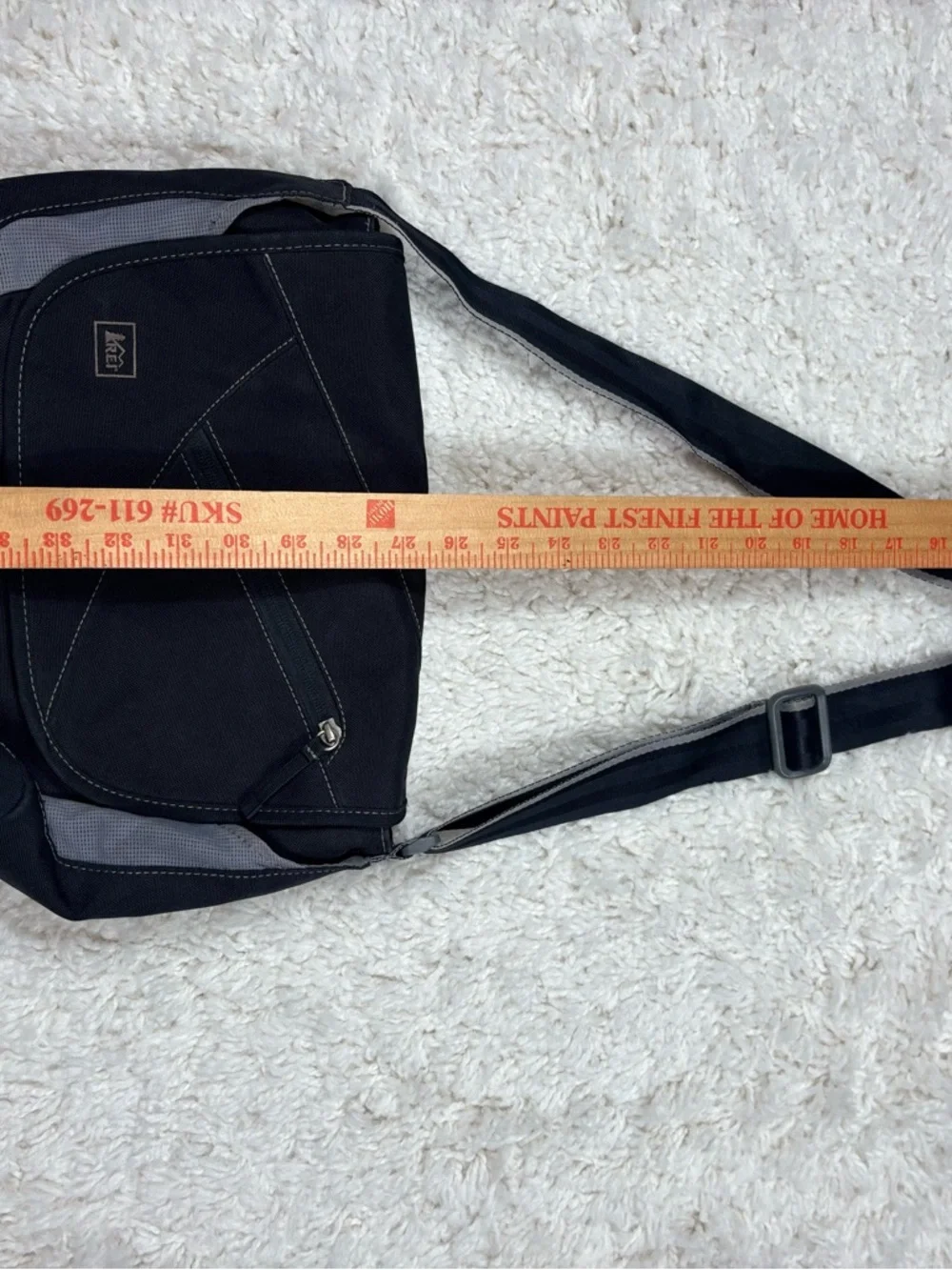 REI Messenger Laptop Bag Gray Black Crossbody Shoulder Travel Organizer EUC
